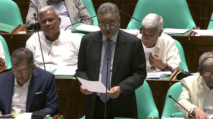 কর বাড়িয়ে নয়, বরং করের আওতা সম্প্রসারণ করে লক্ষ্যমাত্রা অর্জন করতে চায় সরকার : অর্থমন্ত্রী